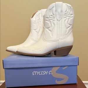 New White Western Boots Size 8
